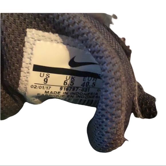 Nike - Picture 3 of 4